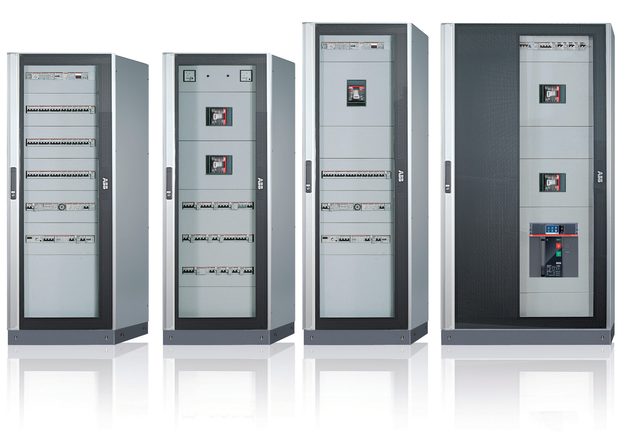 Quatro colunas do System Pro E Power lado a lado com diferentes configurações frontais